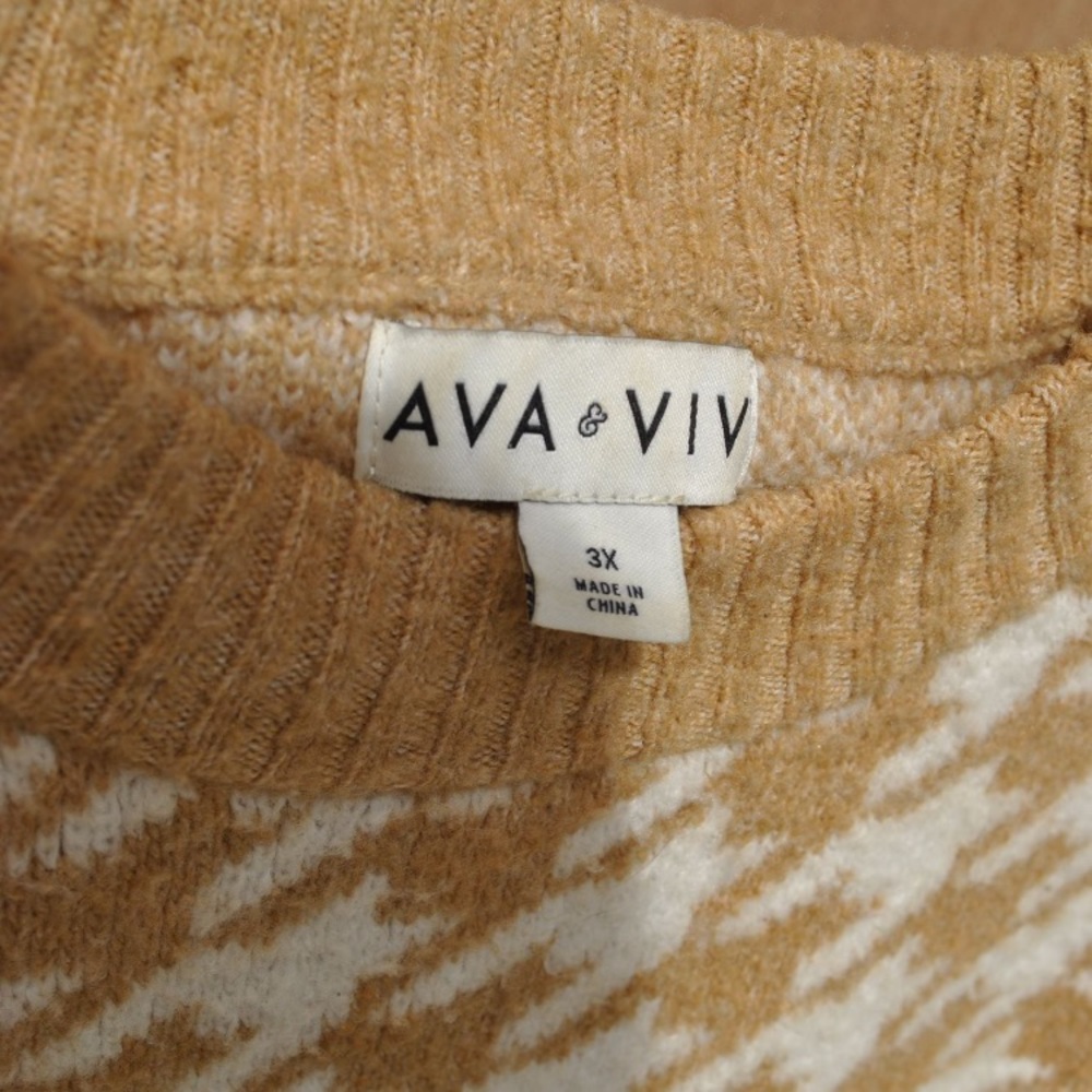 AVA&VIV Pullover - Picture 2 of 3